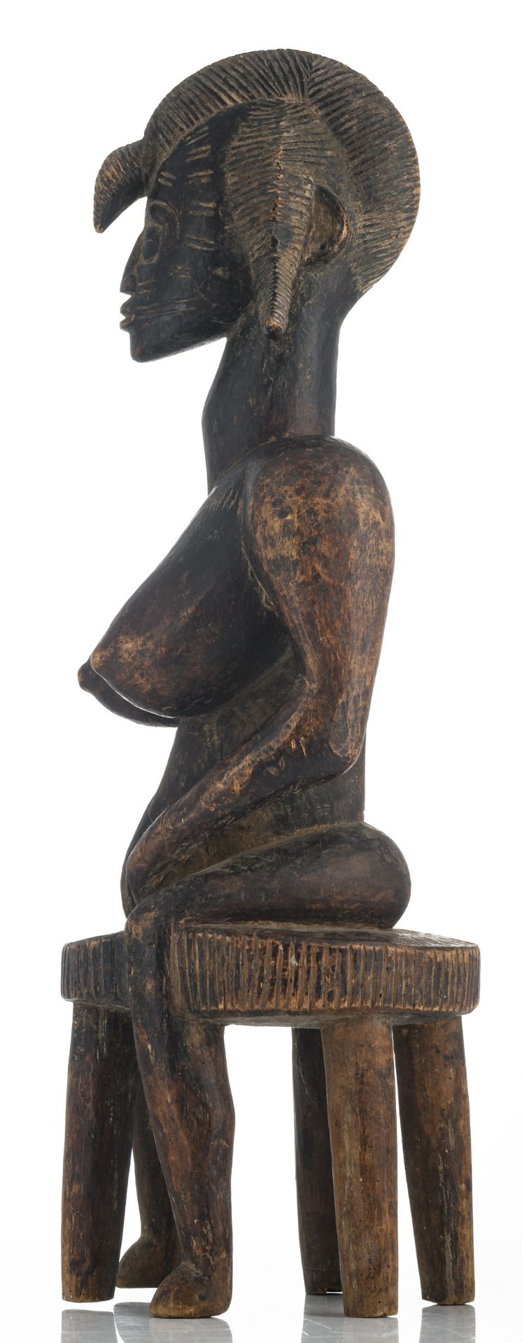 An African wooden sculpture depicting a seated female figure, Bambara - Mali, H 66 cm - Bild 3 aus 9