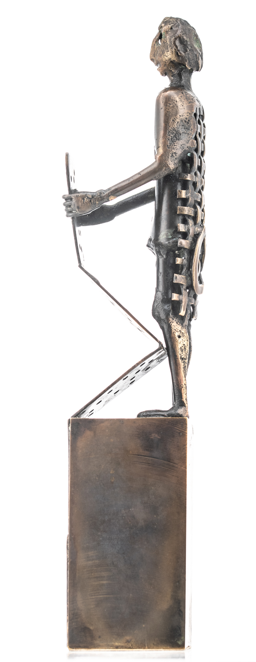 Claerhout J., 'De verteller', patinated bronze, no. 4/11, a reduced replica of the original on the - Image 3 of 6