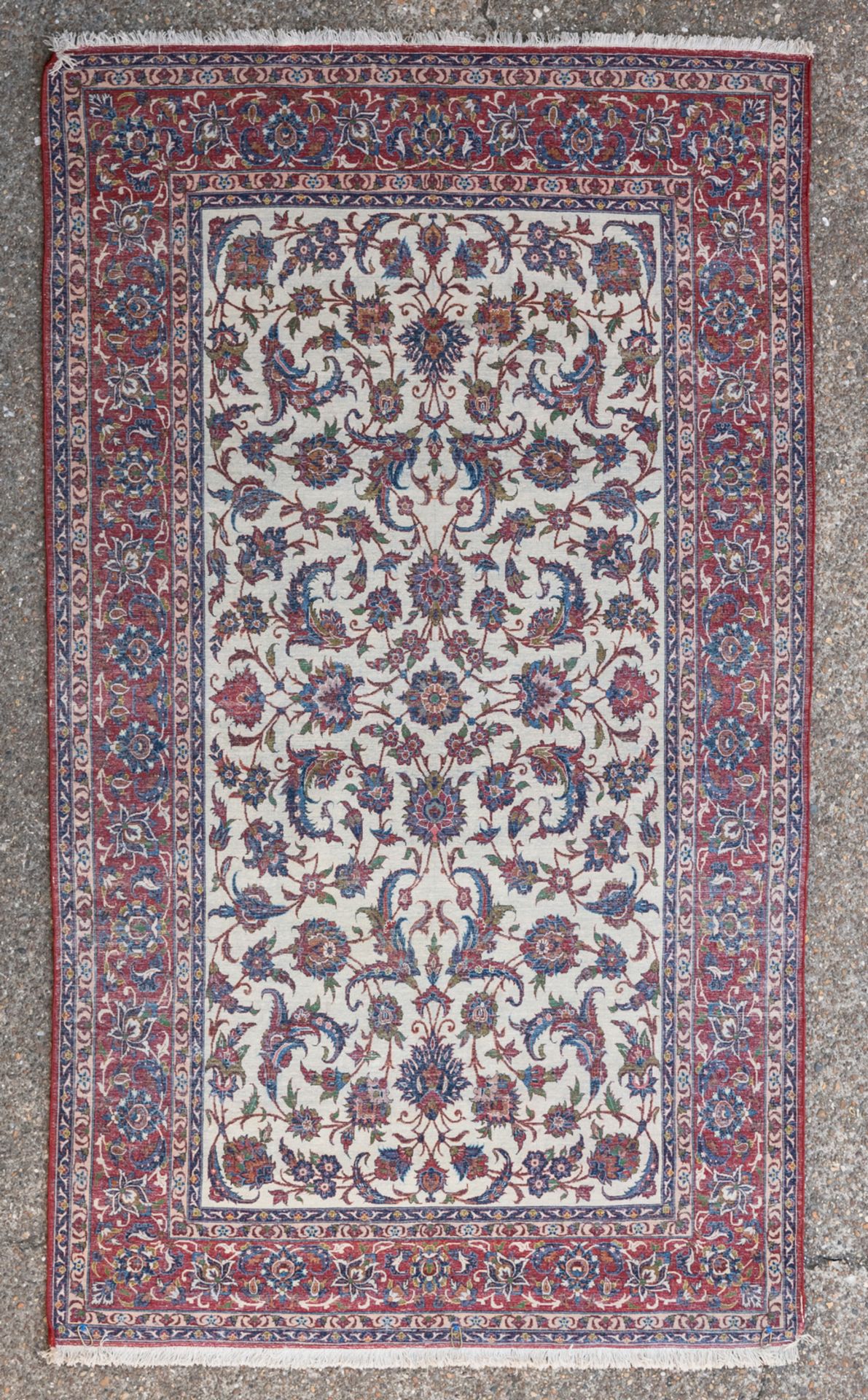 An Oriental rug with floral motifs, wool on cotton, 157 x 270 cm - Image 2 of 3