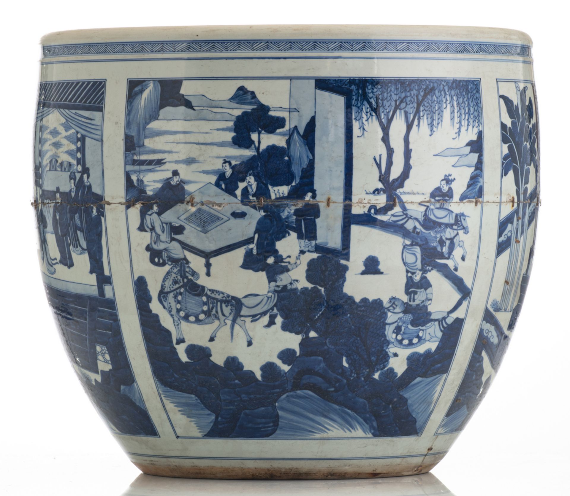 A large Chinese blue and white jardiniere, the panels decorated with dignitaries and warriors in - Image 4 of 7