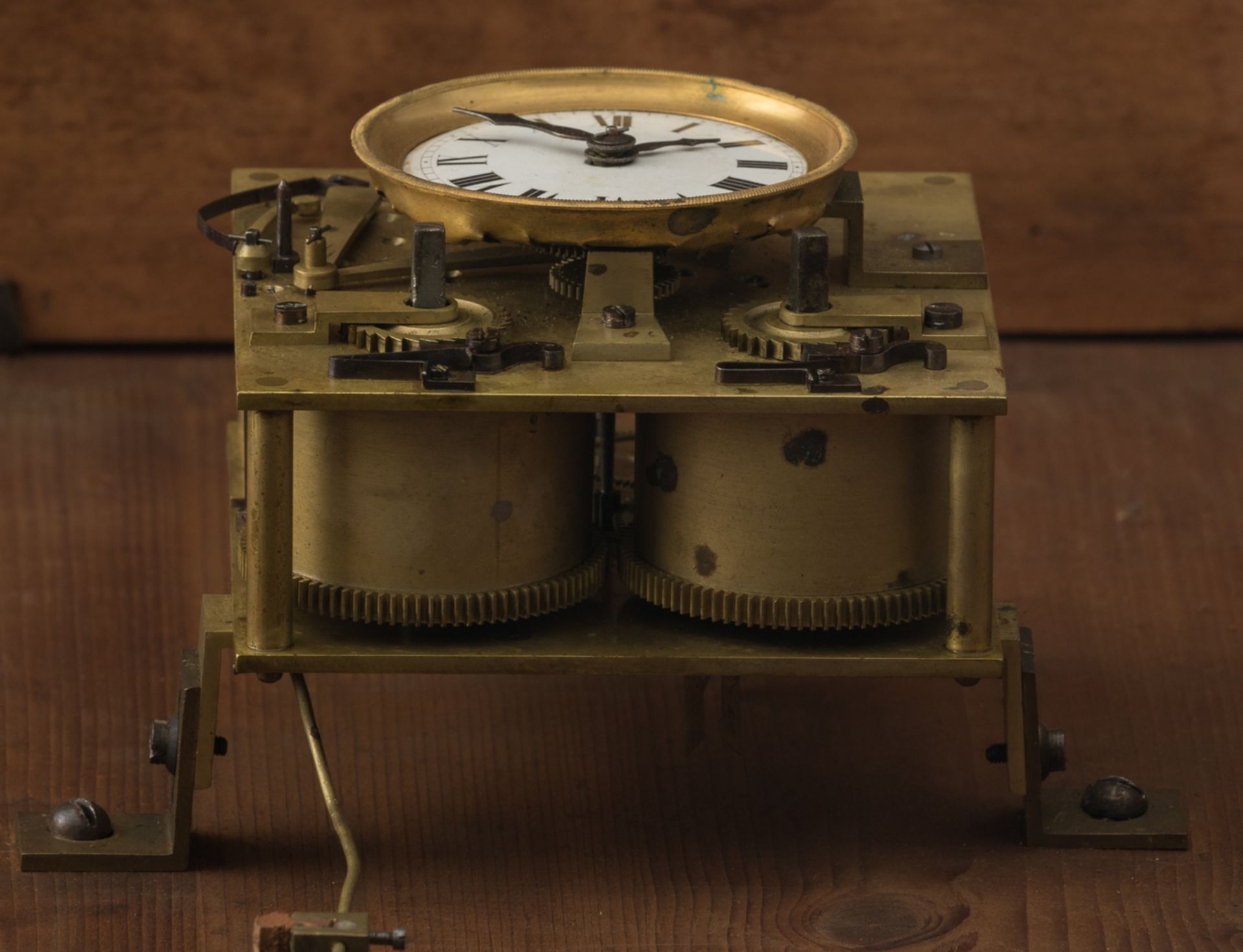 A mid 19thC Black Forest clock, the painting on canvas marouflated on panel and depicting a rural - Bild 4 aus 6