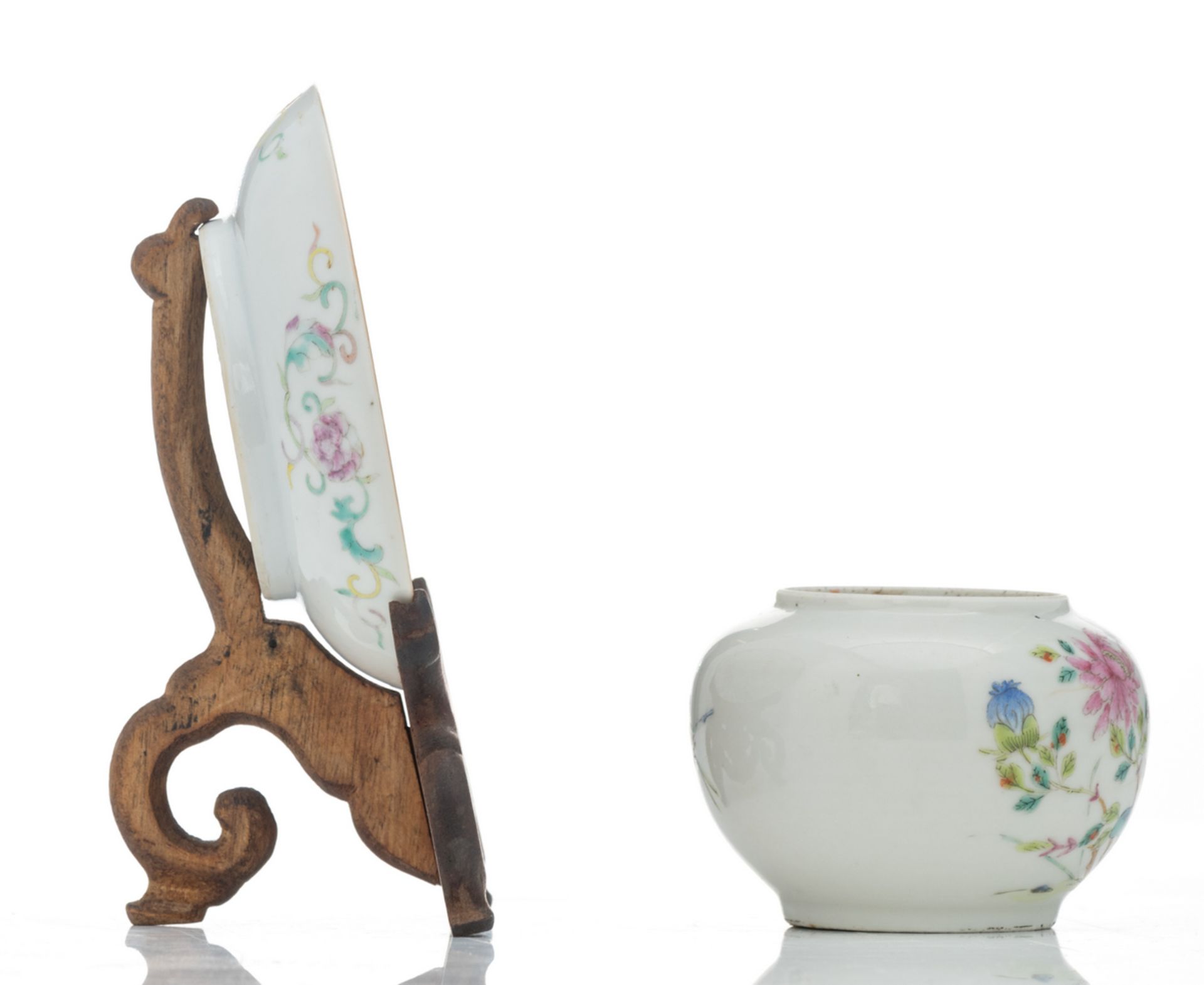 Two Chinese famille rose floral decorated dishes, one dish on a matching wooden stand, and a ditto - Image 5 of 7