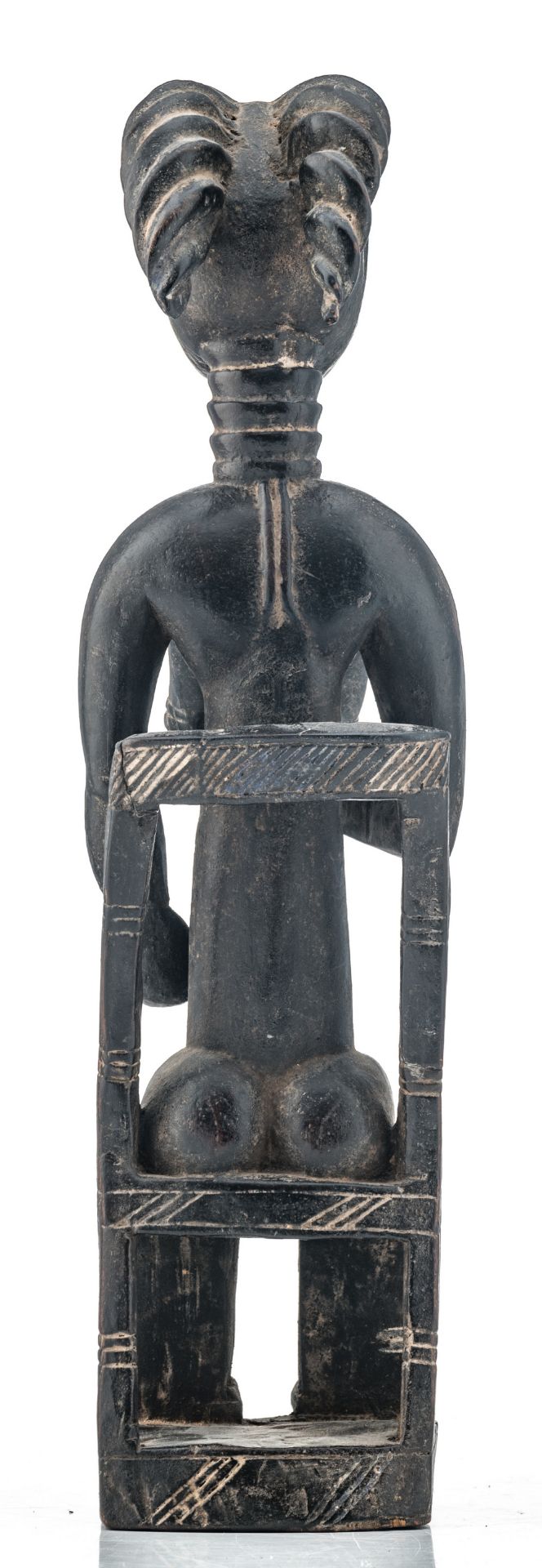 An African wooden sculpture depicting a seated female figure, Hemba - Congo, H 53,5 cm - Bild 3 aus 5