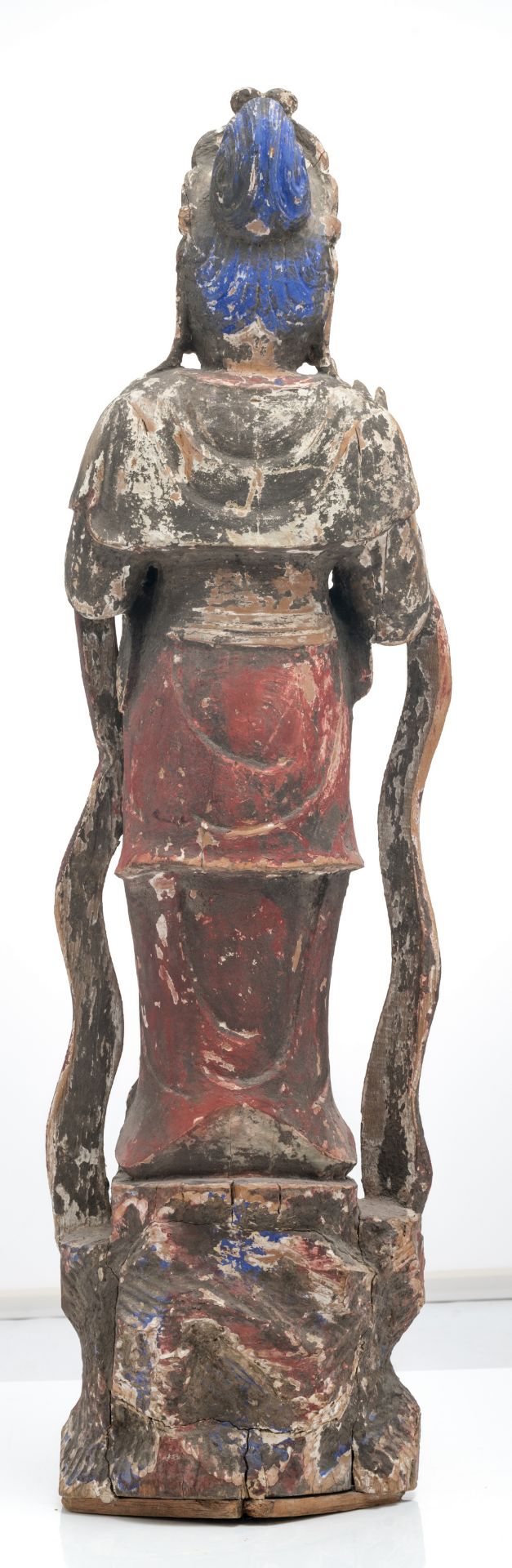 A Chinese polychrome decorated carved wooden statue of a Guanyin, H 118 cm - Image 3 of 6