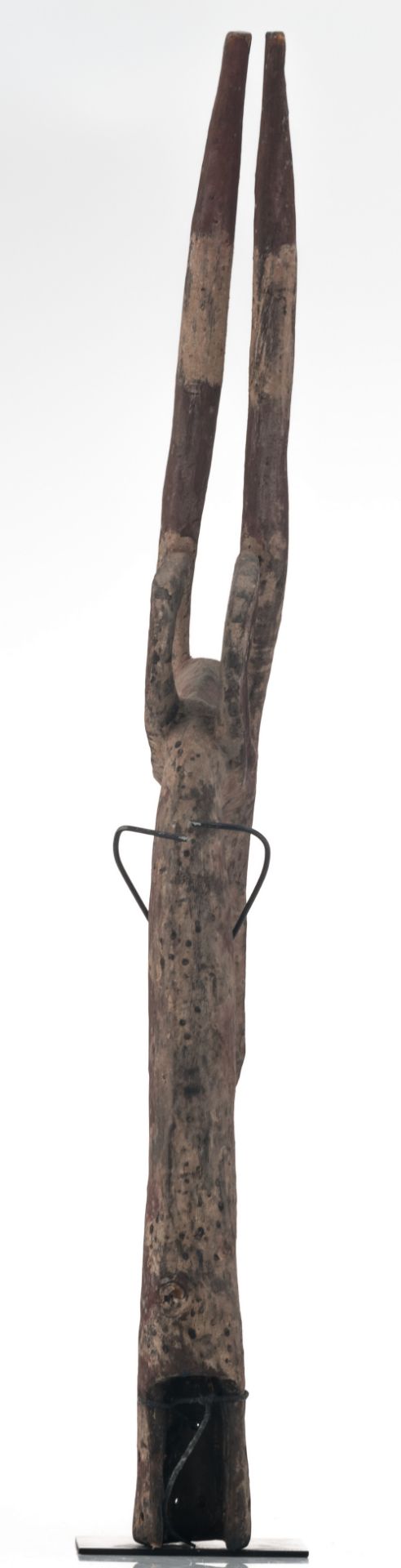 An African polychrome decorated wooden adoné antelope headdress, Kurumba - Burkina Faso, H 100 cm - Bild 3 aus 5