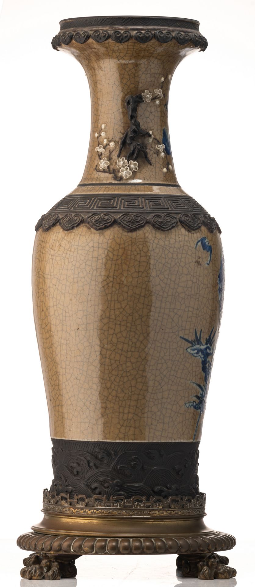 A Chinese blue and white brass mounted stoneware vase, decorated with a figure in a garden, with - Bild 4 aus 6