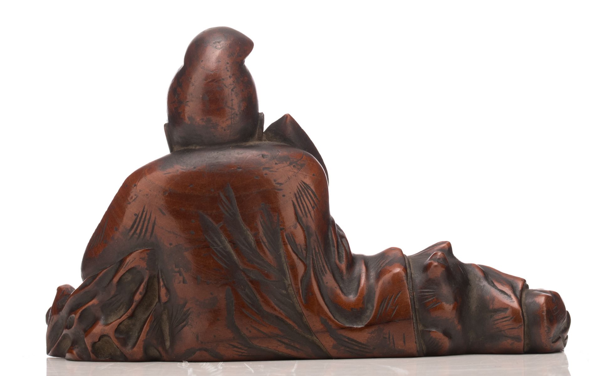 A fine Chinese carved wooden figure, depicting a lying deity, H 11 - W 17 cm - Image 3 of 6