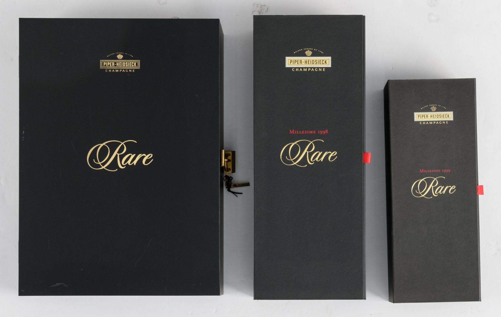 An important lot of collector's items of Piper-Heidsick champagne among which boxes 'rare' - Image 11 of 39