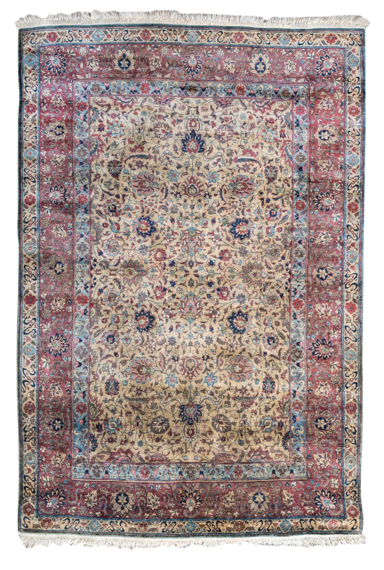 A fine Oriental silk rug with floral motifs, 138 x 202 cm