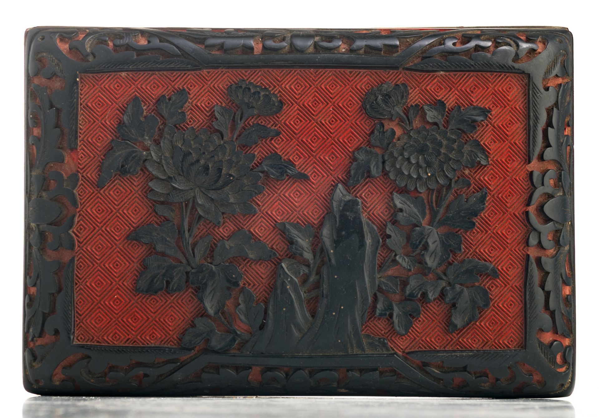 A late 19th / early 20thC Chinese red an black lacquered box and cover, H 5 - W 5 - D 10 cm - Image 6 of 8