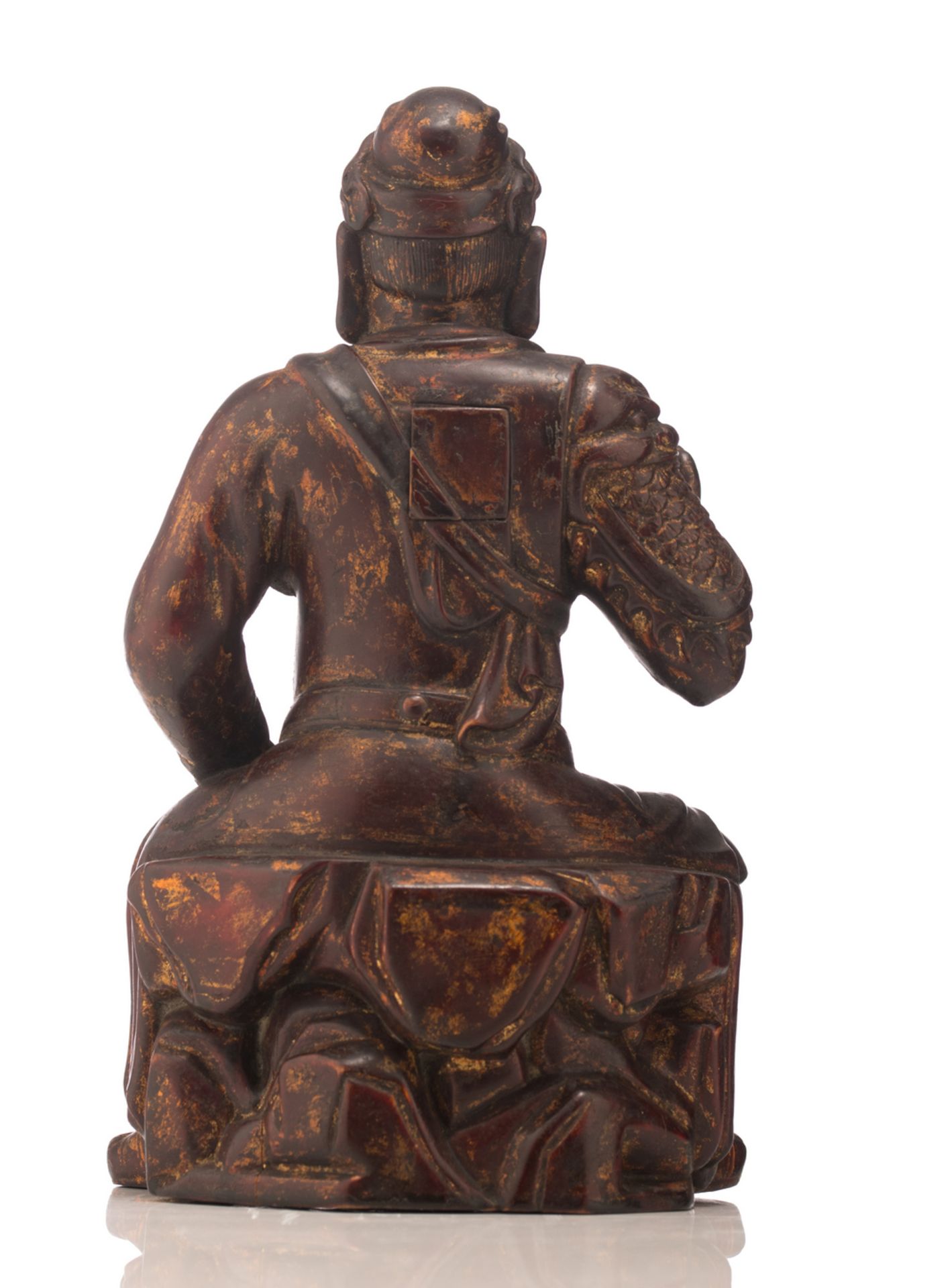 A Chinese polychrome and gilt decorated carved wooden figure depicting a seated deity, H 24,5 cm - Image 3 of 6