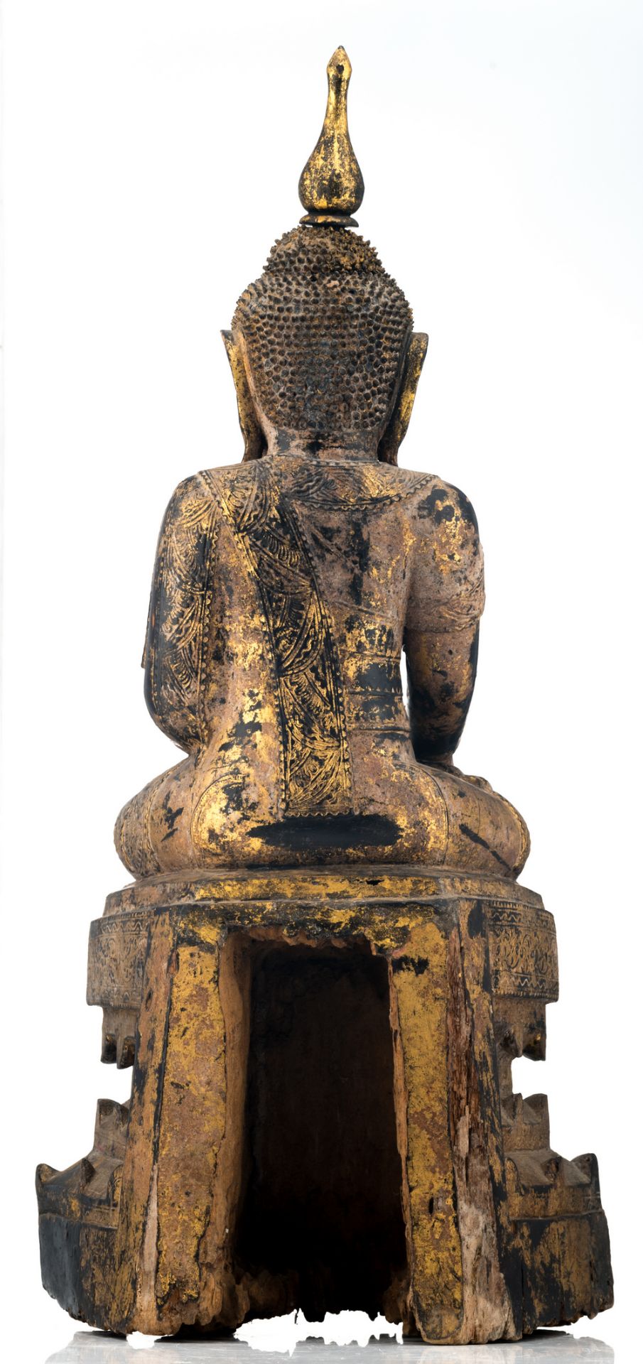 A Burmese gilt lacquered carved wooden seated Buddha on a multi-stepped base, 19thC, H 84,5 cm - Image 3 of 6
