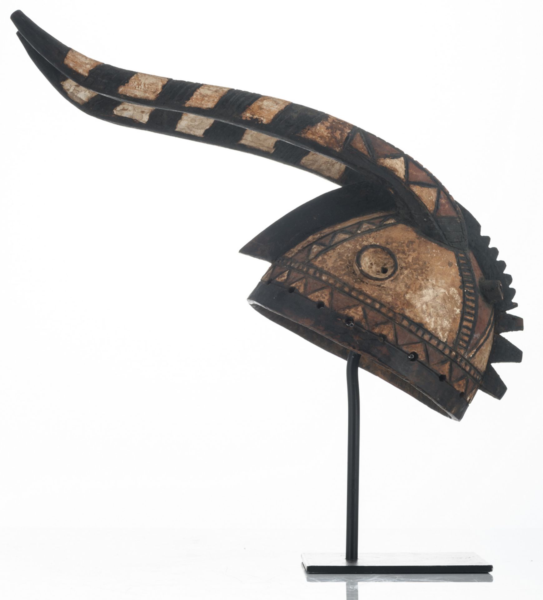 A traditional polychrome decorated African wooden Sukomse helmet mask, Mossi - Burkina Faso, H 17 - Bild 6 aus 8