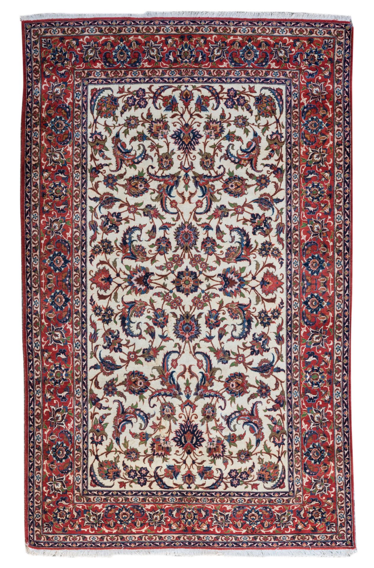 An Oriental rug with floral motifs, wool on cotton, 157 x 270 cm