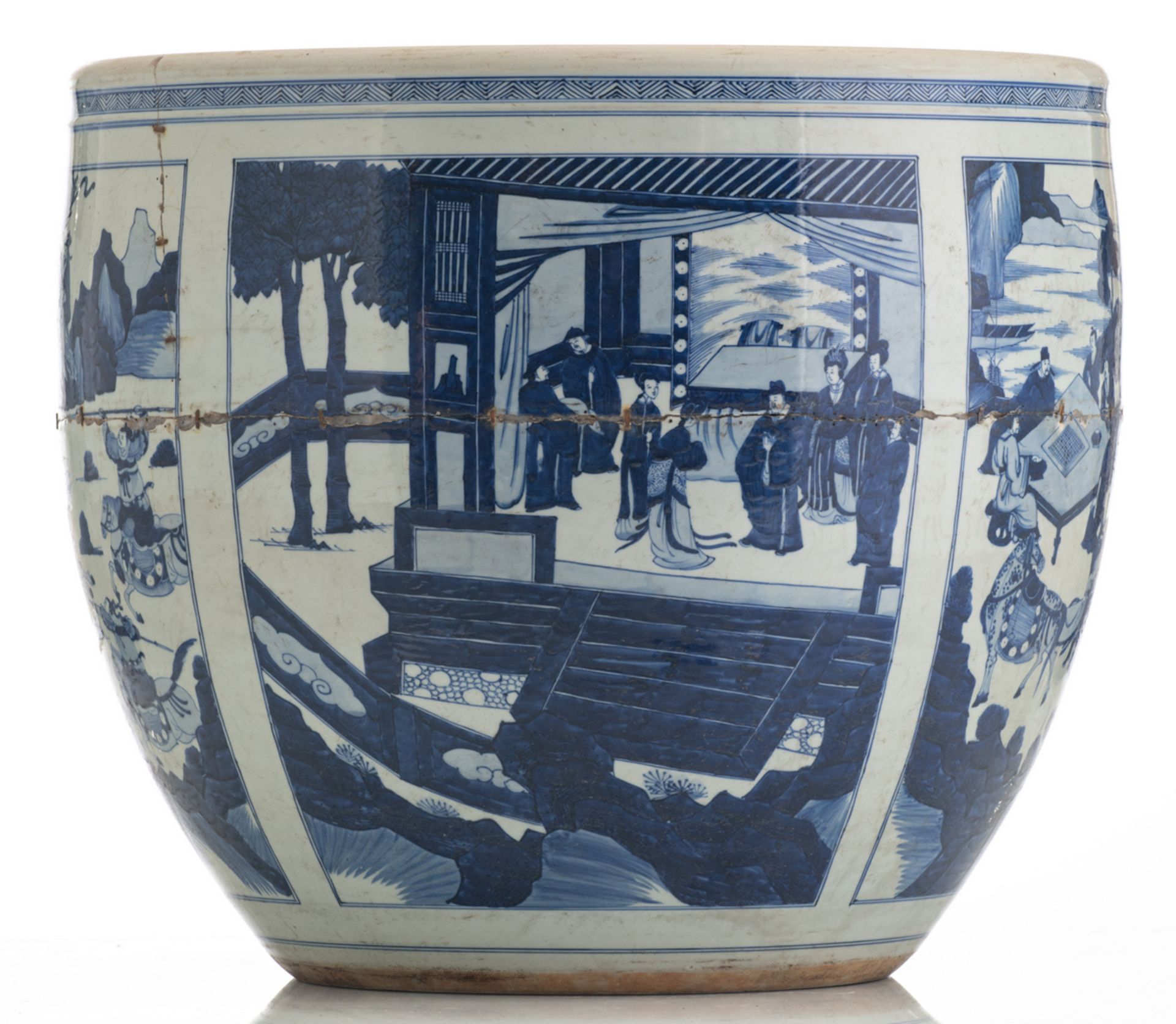 A large Chinese blue and white jardiniere, the panels decorated with dignitaries and warriors in - Image 3 of 7