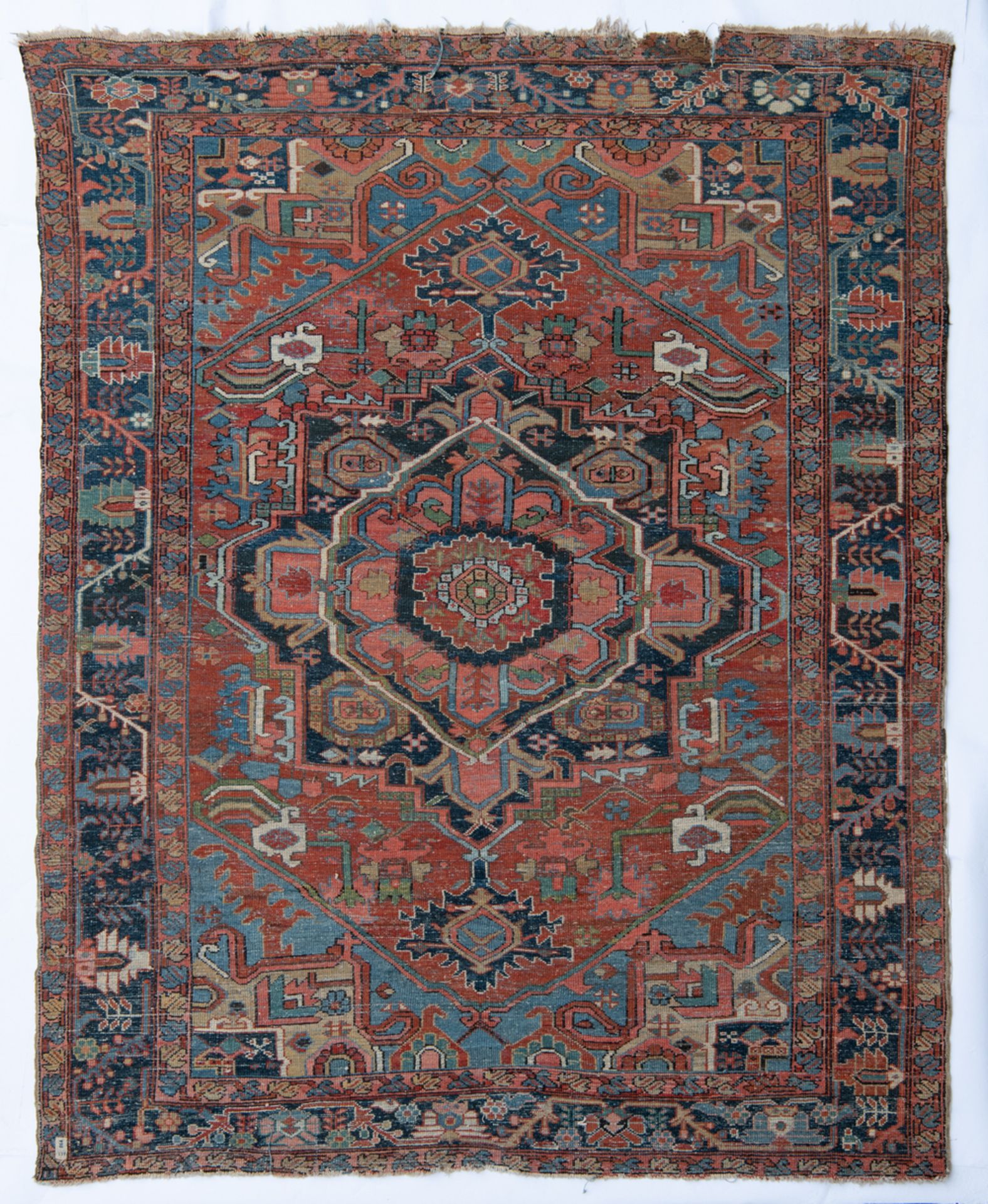 An Oriental rug with stylized floral motifs, wool on cotton, Heriz, 234 x 306 cm - Image 2 of 3