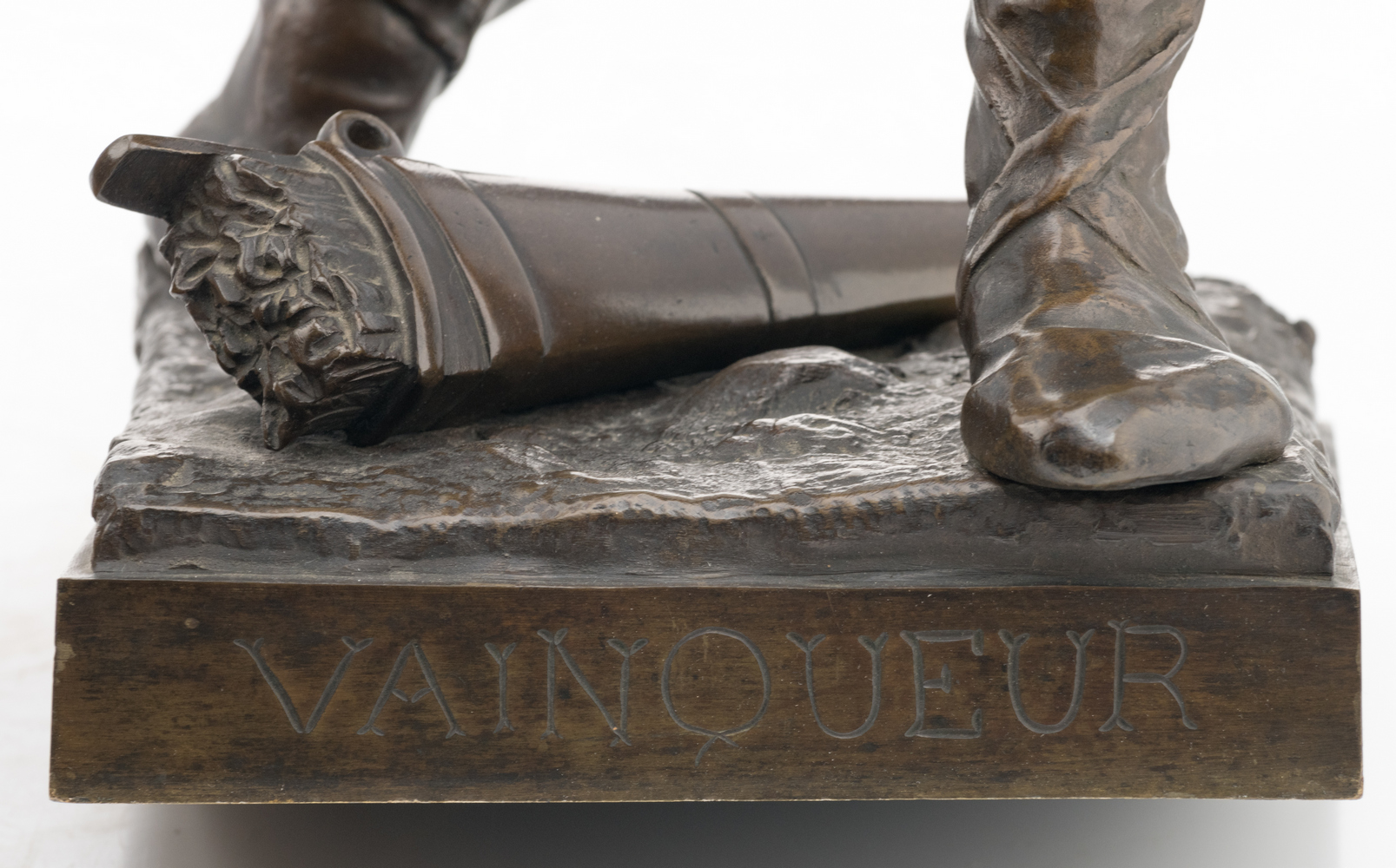 Marioton E., 'Vainqueur', patinated bronze, on a yellow Siena marble base, marked 'Siot-Decauville - Image 5 of 6