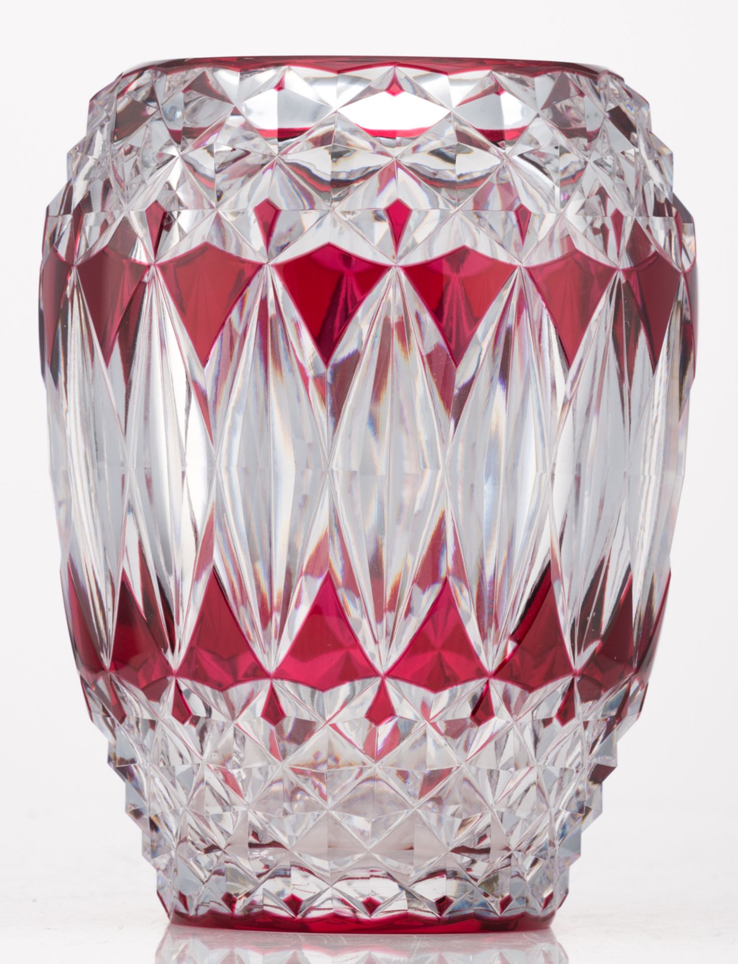 A Val-Saint-Lambert ruby overlay crystal vase, H 24,5 cm - Image 2 of 7