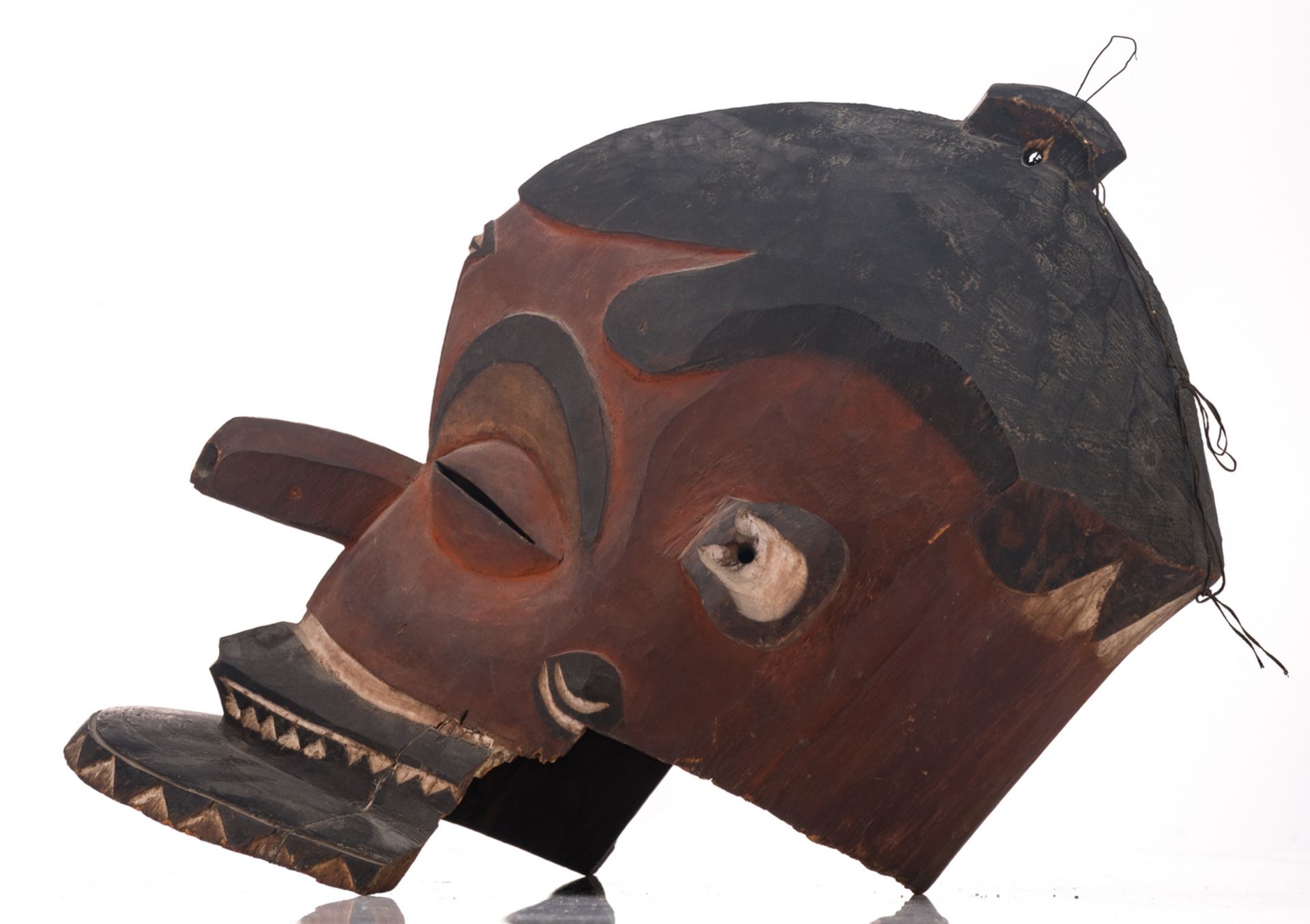 A traditional African polychrome decorated wooden mask, Pende - Congo, H 31,5 cm - Bild 2 aus 7