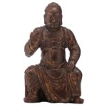 A Chinese polychrome and gilt decorated carved wooden figure depicting a seated deity, H 24,5 cm