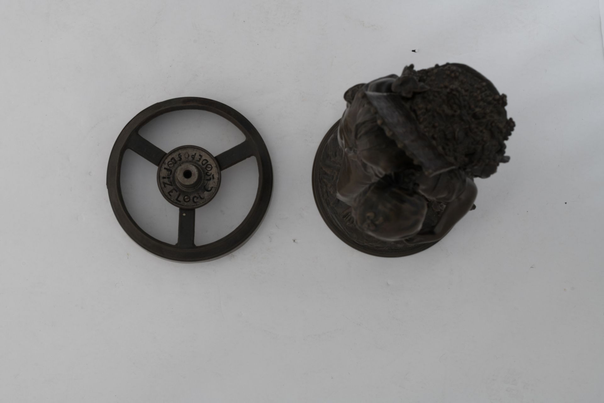 Moreau M., 'La vendengeuse', patinated bronze, H 50 (without base) - 55 cm (with base) - Bild 5 aus 8