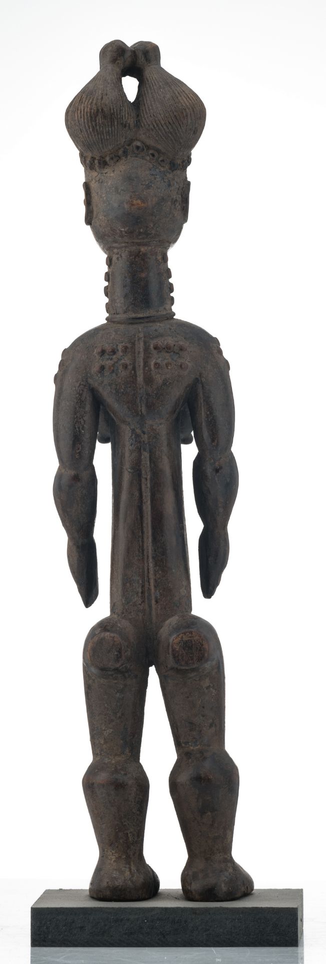 An African wooden sculpture depicting a standing female figure, Attie - Ivory Coast, H 57,5 cm - Bild 3 aus 4