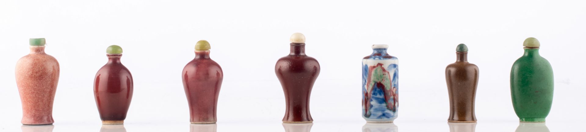 A lot of various Chinese flambé glazed, monochrome glazed and crackleware snuff bottles with semi- - Image 4 of 11