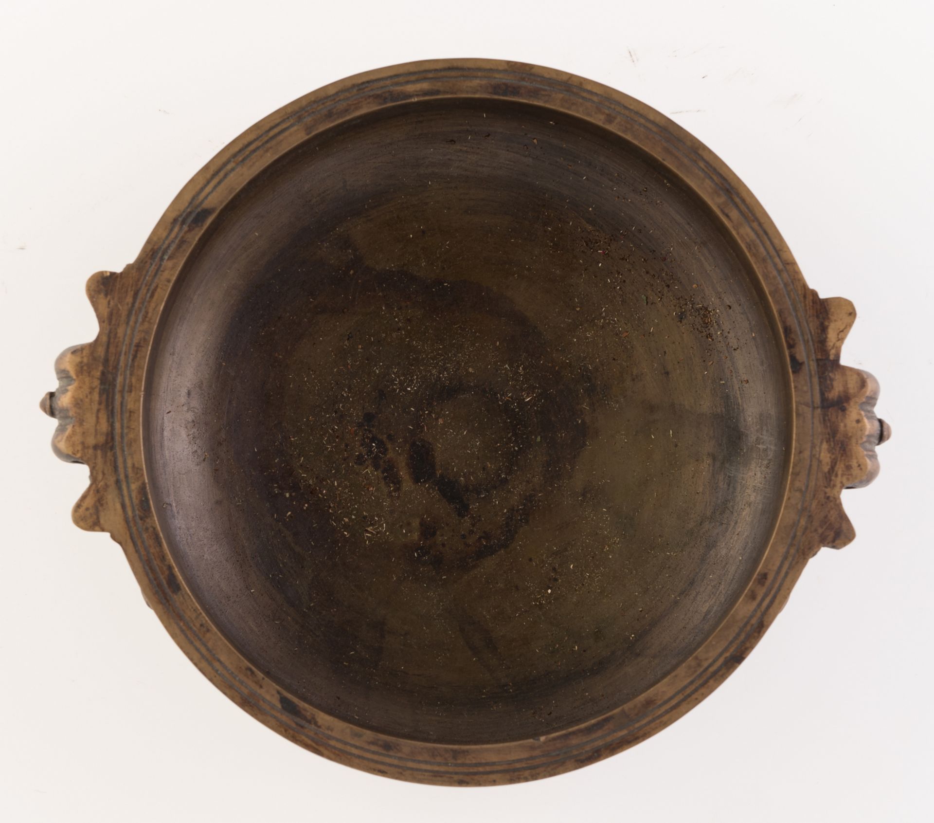An Indian patinated bronze vessel, H 9 cm - ø 25 cm - Image 6 of 7