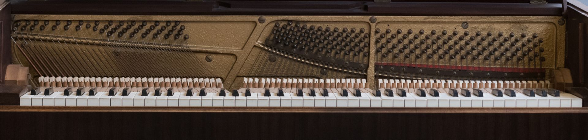 A mahogany and walnut veneered piano, Menuet Gaveau by André Arbus, Paris, H 95,5 - W 138,5 - D 52 - Image 8 of 11