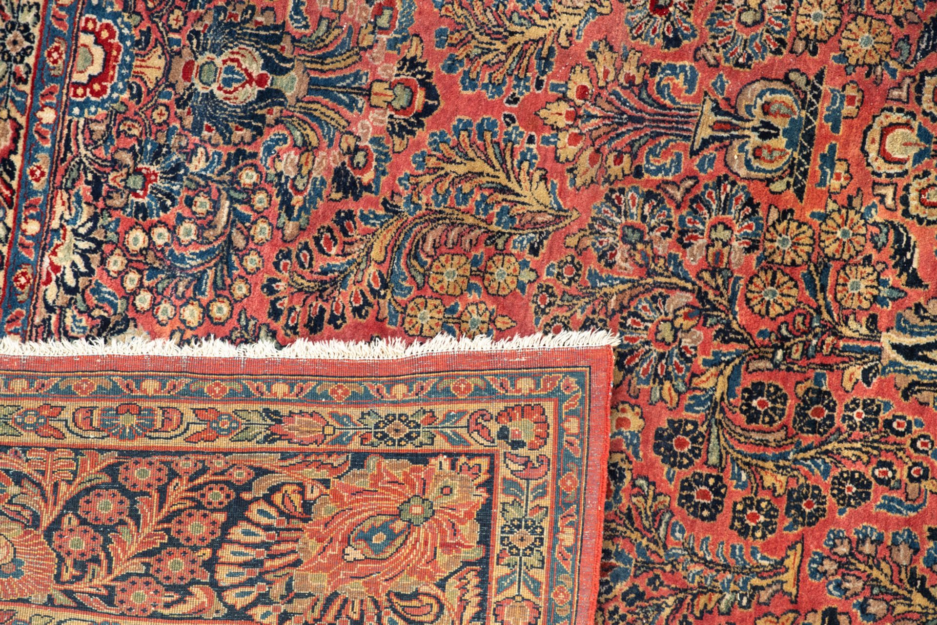 An Oriental rug, decorated with floral motifs, wool on cotton, Sarough, 271 x 345 cm - Image 3 of 4