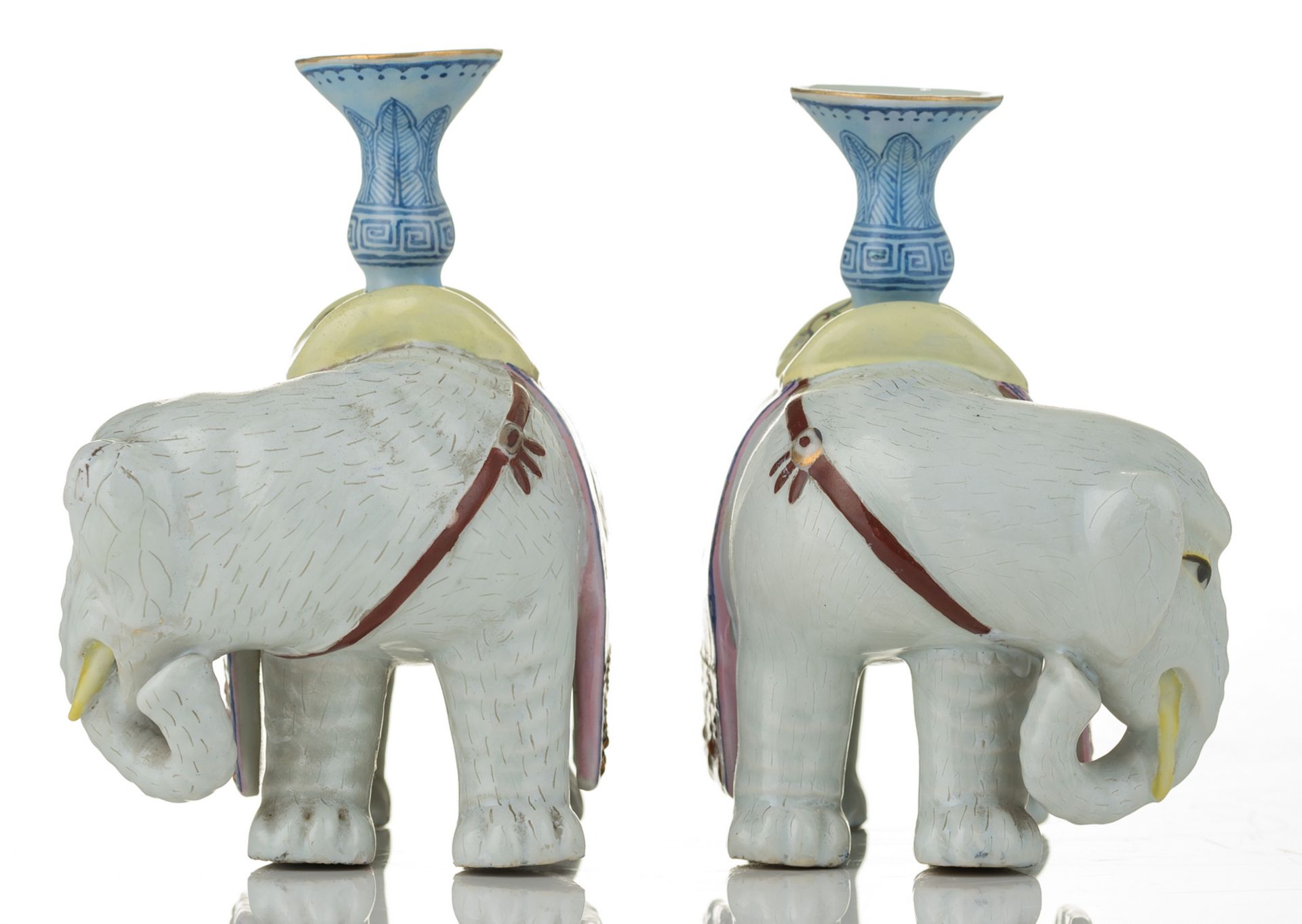 A pair of Chinese polychrome decorated elephant shaped stick holders, H 13 cm - Bild 5 aus 8