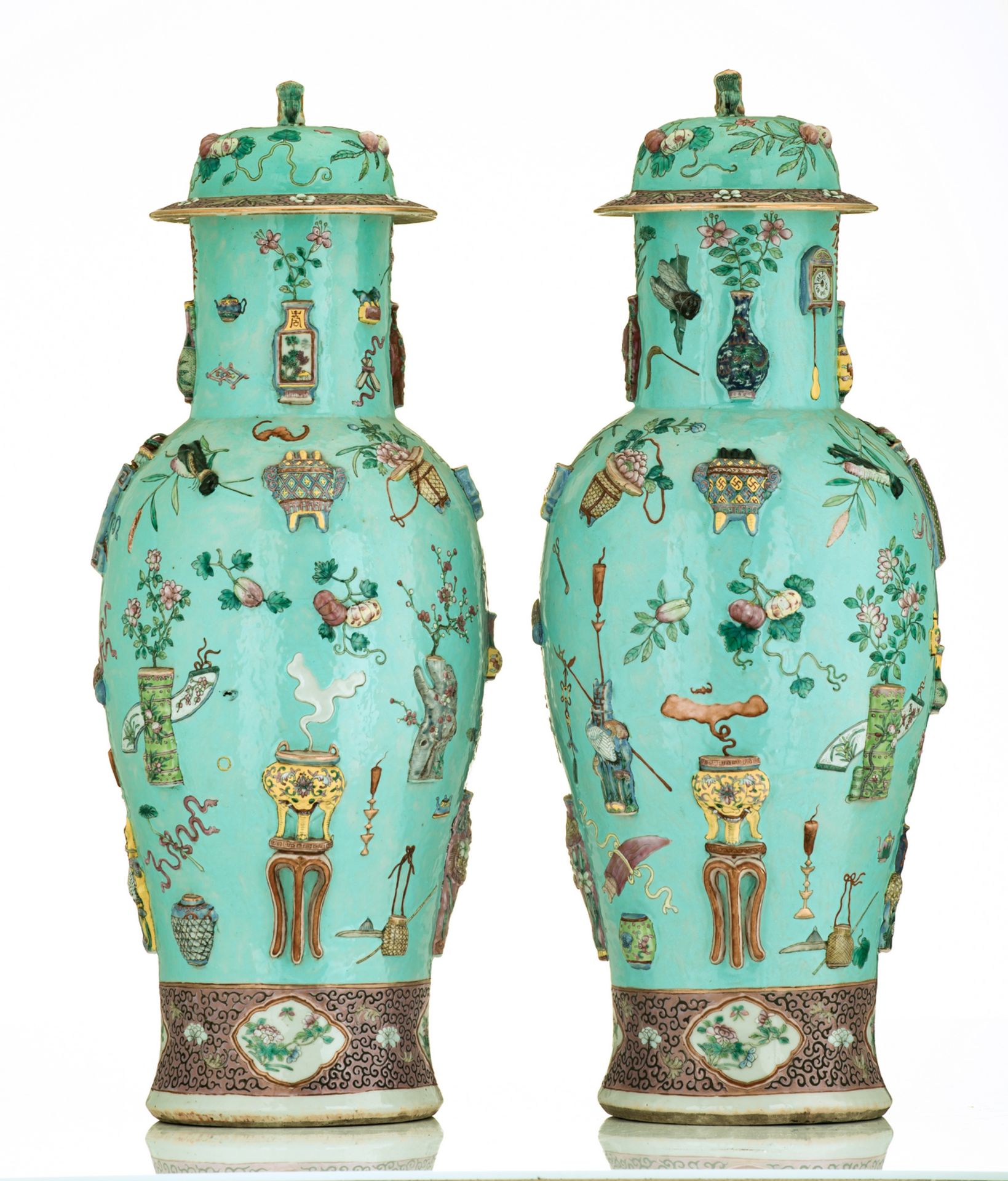 A fine pair of Chinese turquoise ground famille rose vases and covers, relief moulded with - Bild 2 aus 6