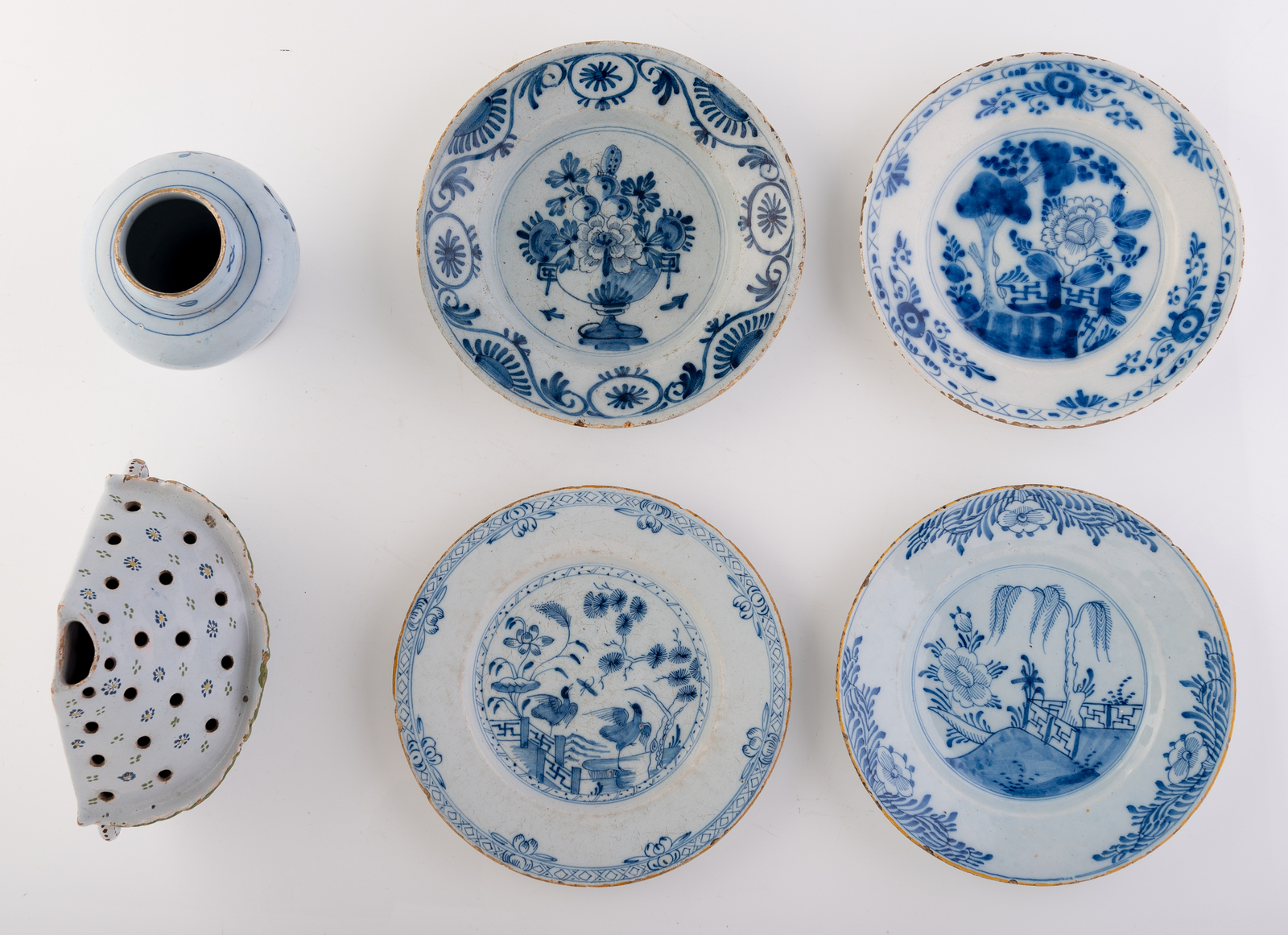 An 18thC polychrome decorated Dutch Delftware pique fleurs, H 18,2 cm; added a ditto baluster shaped - Image 2 of 5