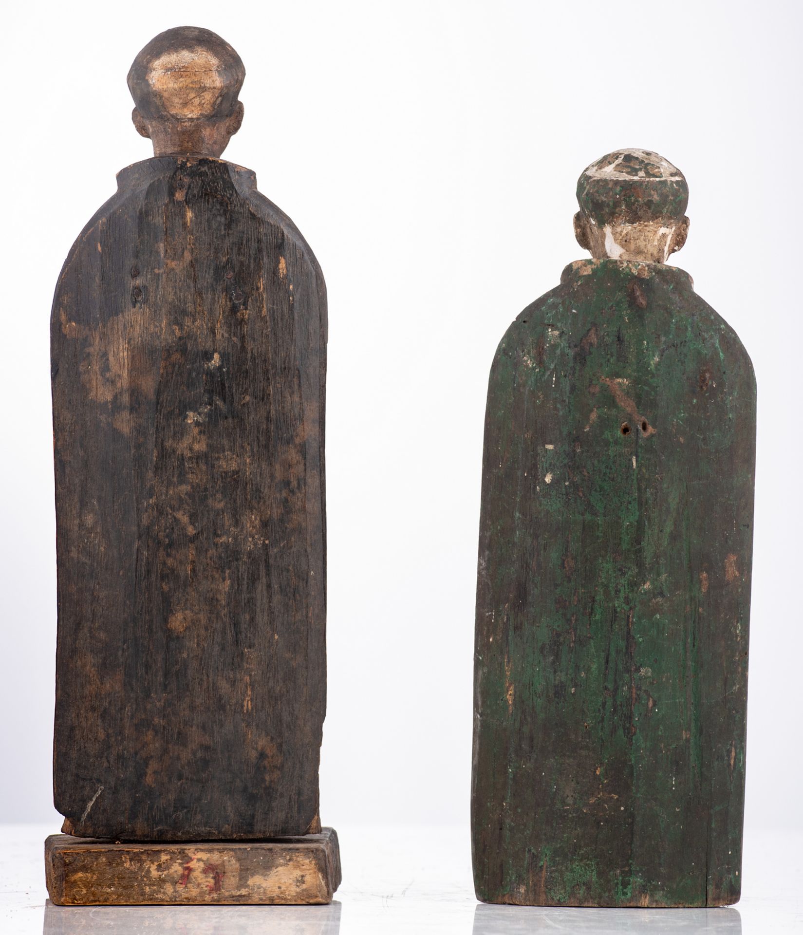 Two 18th/19thC Southern European or South American polychrome decorated monks, H 27 - 31 cm - Image 2 of 10