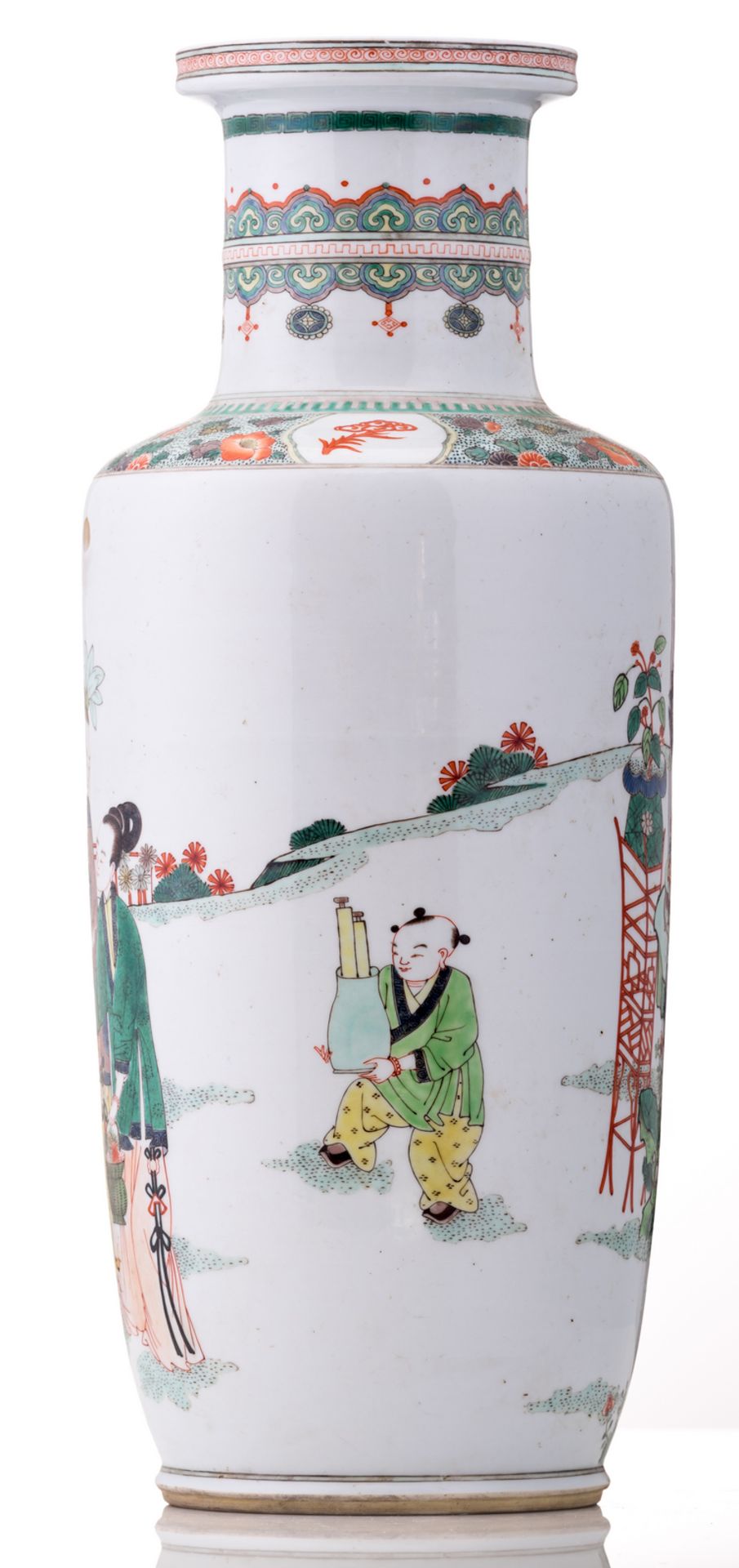 A Chinese famille verte rouleau shaped vase, overall decorated with ladies and children in a garden, - Bild 2 aus 6