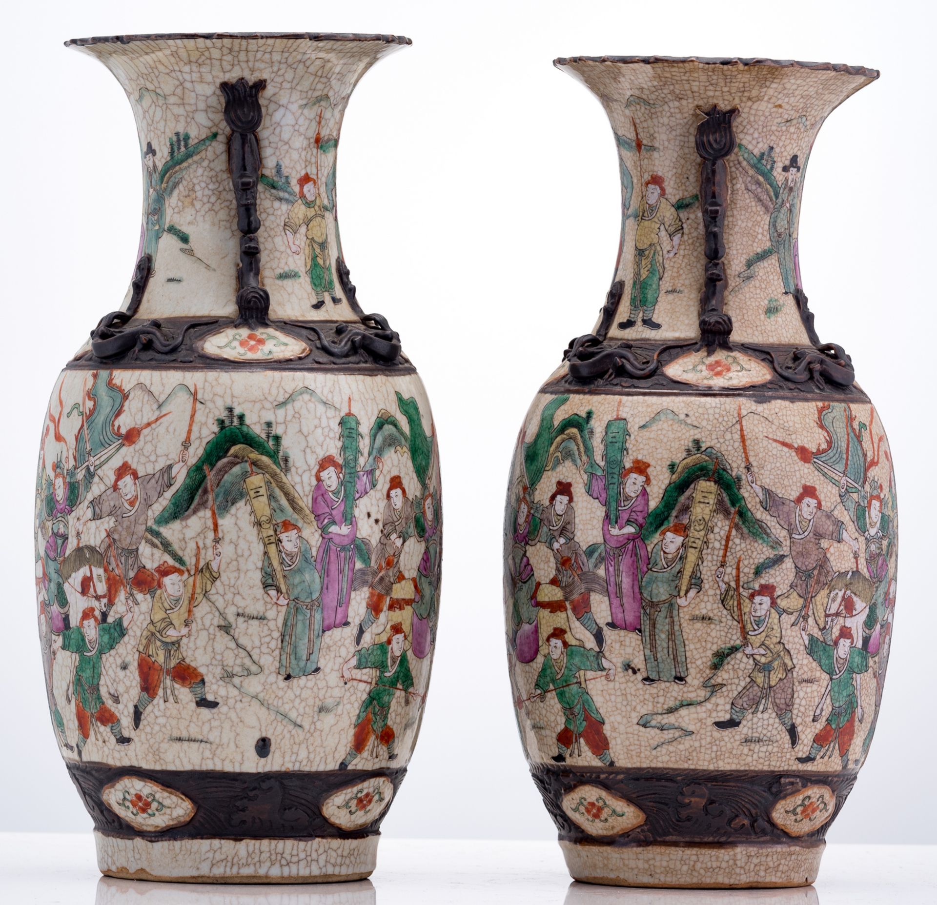 A pair of Chinese polychrome stoneware vases, overall decorated with warriors, marked, about 1900, H - Bild 2 aus 6