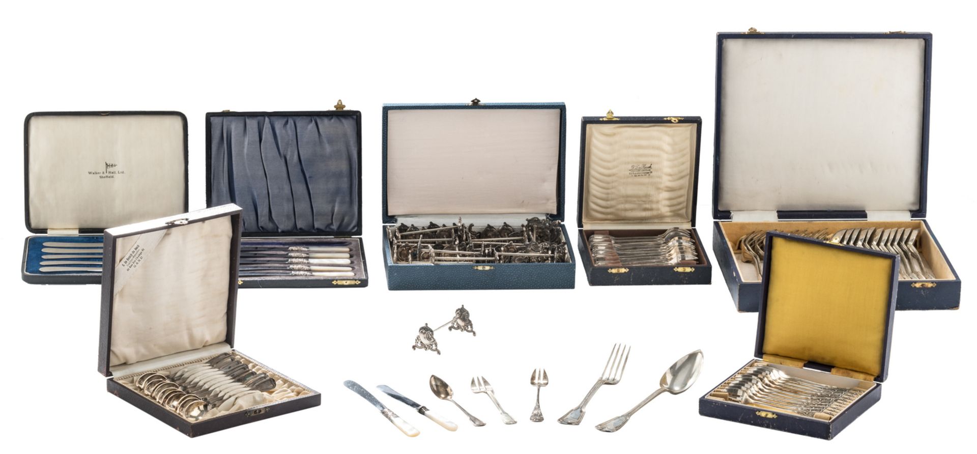 Lot of various silver cutlery in its original boxes, all silver 800/000 (when not hall marked,