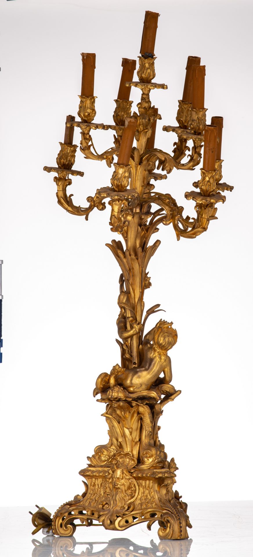 A rare gilt bronze Rococo Revival candelabra, probably Napoleon III-period, H 108 cm - Bild 4 aus 5