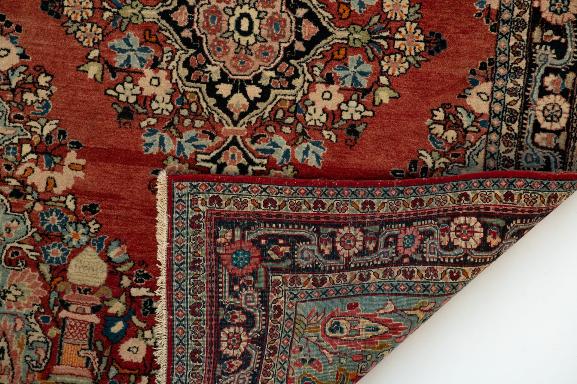 An Oriental carpet, wool on cotton, Bidjar, 132 x 204 cm; added a ditto carpet, Sarough, 136 x 208 - Image 3 of 5