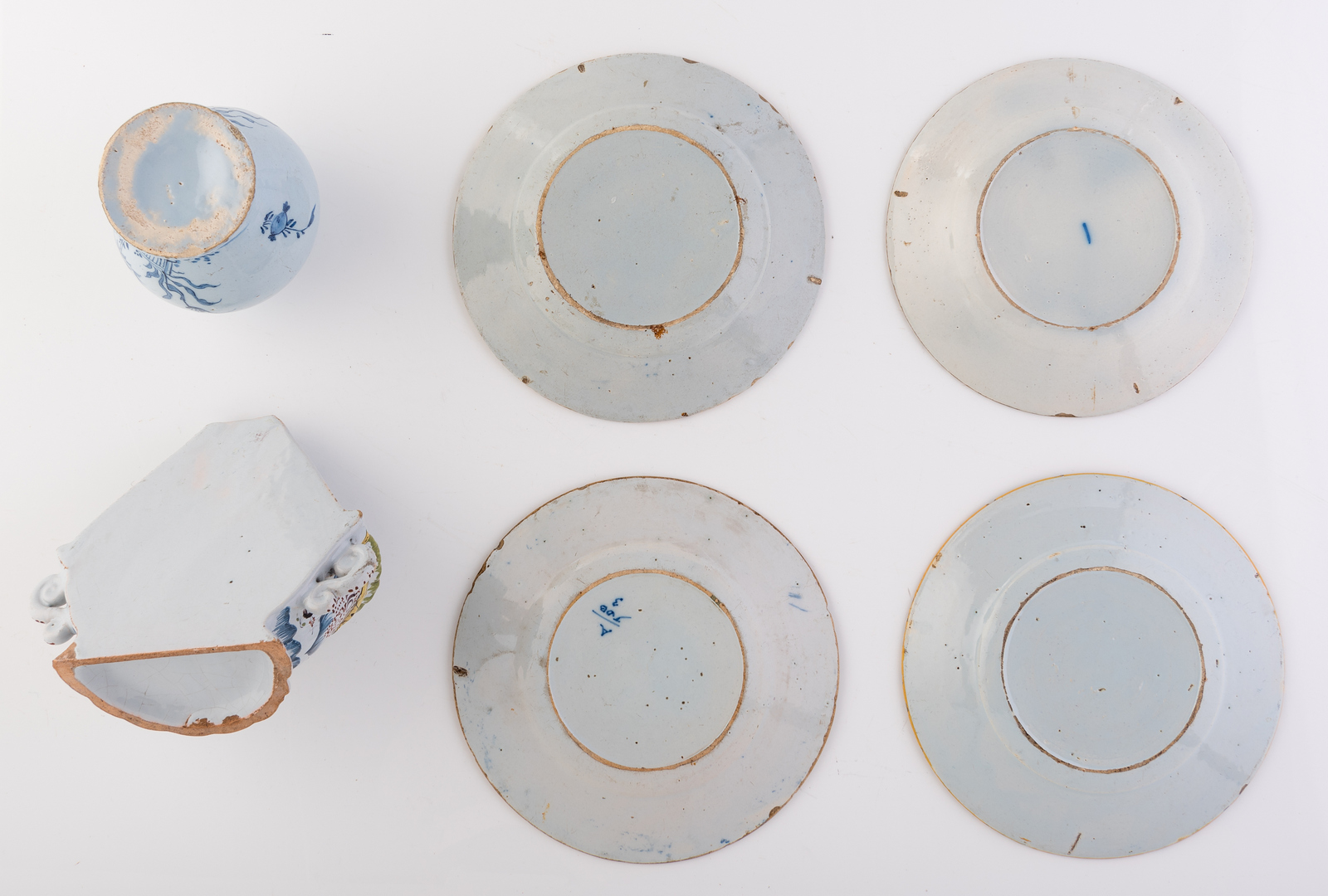 An 18thC polychrome decorated Dutch Delftware pique fleurs, H 18,2 cm; added a ditto baluster shaped - Image 3 of 5