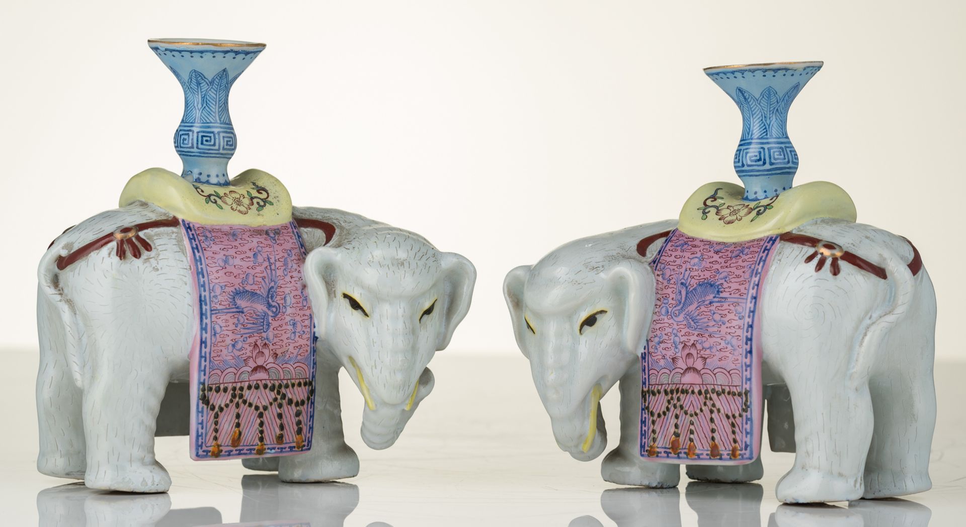 A pair of Chinese polychrome decorated elephant shaped stick holders, H 13 cm - Bild 8 aus 8