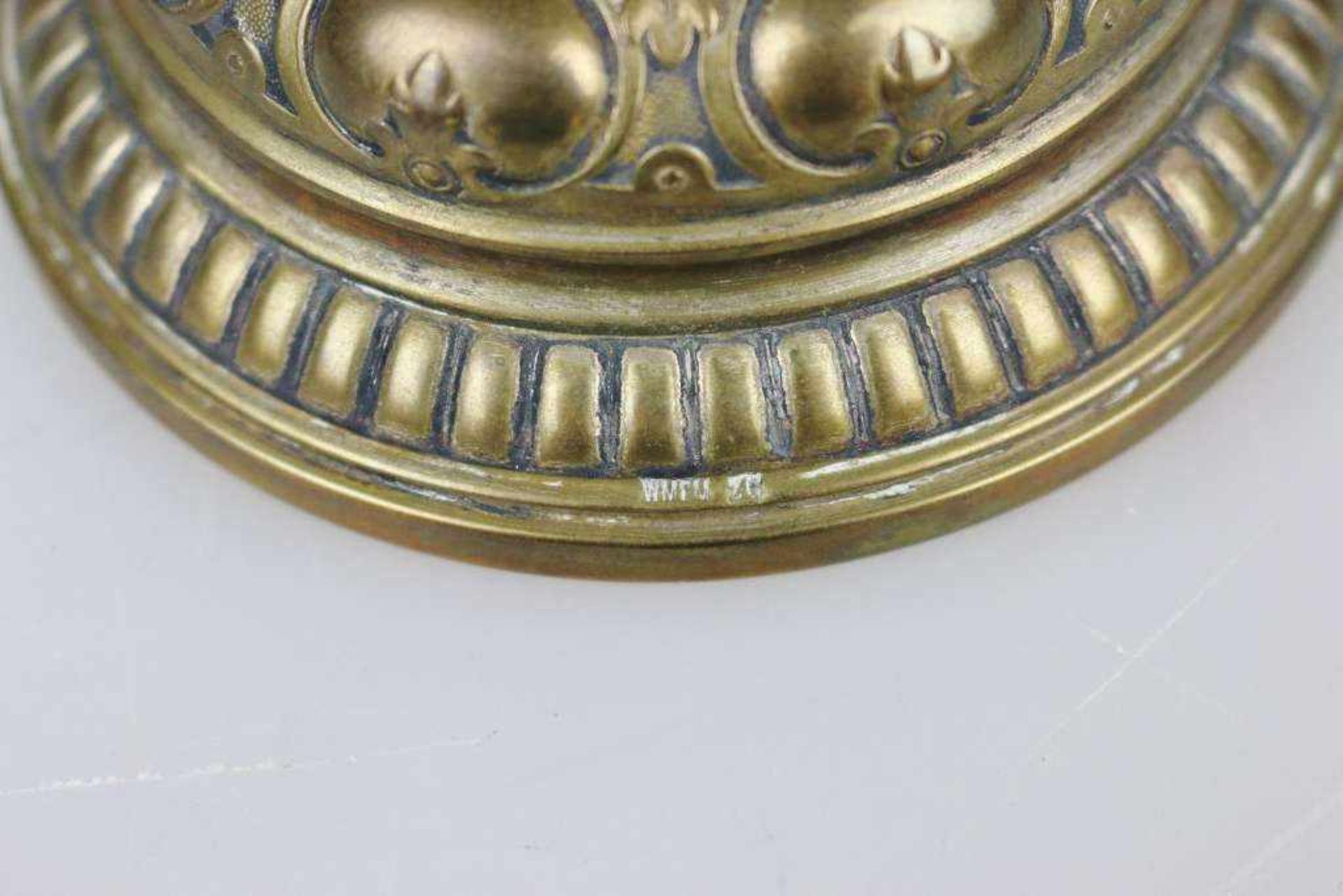 Deckelpokal, Messing, versilbert, innen vergoldet, Historismus, dat. 1901. Kelchförmiger Korpus - Bild 4 aus 4