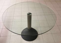 Designer Tisch, 20. Jh., wohl Vitra, in der Art von ARCO Balance, Design Arnold Merckx, Glas und