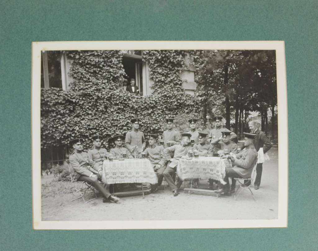 Großformatiges Fotoalbum, Garde-Schützen-Bataillon. 1904 - 1906 III. Kompanie. 23 großformatige - Image 4 of 5