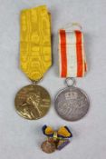 Preussen, allgemeines Ehrenzeichen 2. Klasse, Zentenarmedaille und Knopflochminiatur.