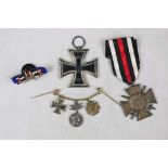 Erster Weltkrieg, Eisernes Kreuz 2. Klasse, Ehrenkreuz des Weltkrieges, Knopflochminiatur sowie eine