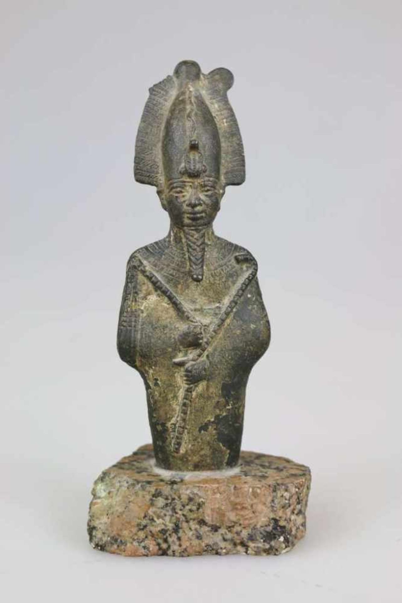 Statuette des Osiris, Ägypten, wohl 25. Dynastie, ca. 700 vor Chr., Bronzeguss. Höhe ohne Sockel: