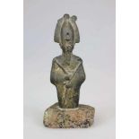 Statuette des Osiris, Ägypten, wohl 25. Dynastie, ca. 700 vor Chr., Bronzeguss. Höhe ohne Sockel: