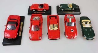 Konvolut acht Modellautos, Metallmodelle, Maßstab 1/18, Ferrari und Jaguar, leichte