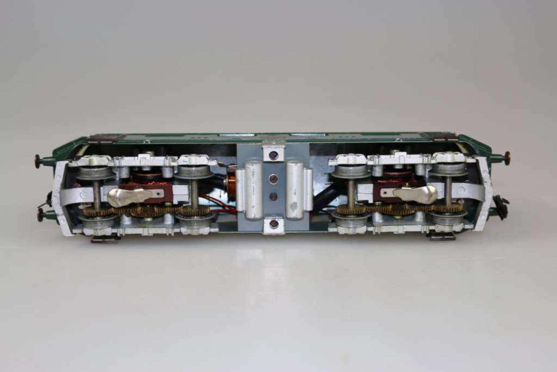 Hag E-Lok "427" Re 4/4, Spur 0, elektrisch mit 2 beweglichen Pantographen, grün, Zustand 2. - Bild 3 aus 3